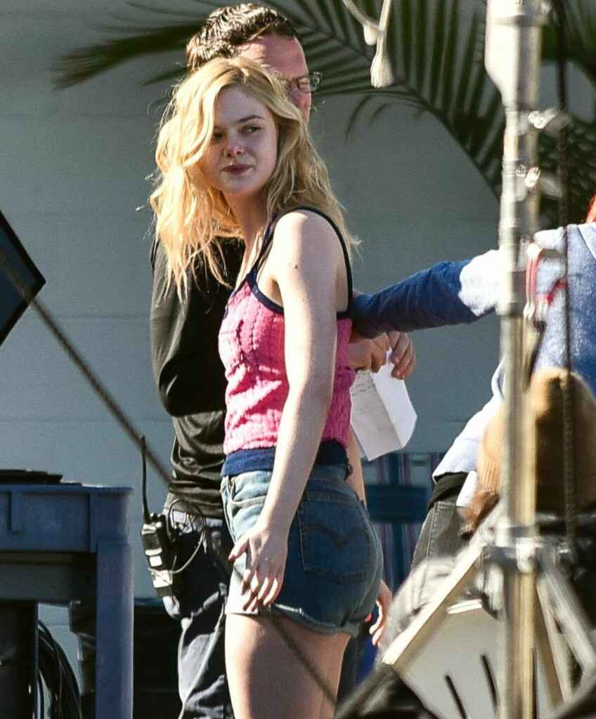 Elle Fanning sexy sur le plateau de "Galveston"