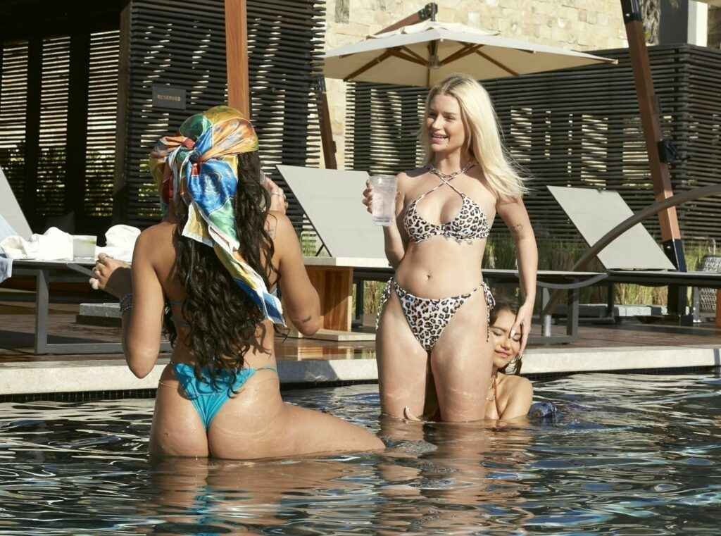 Lottie Moss en bikini à Palm Springs