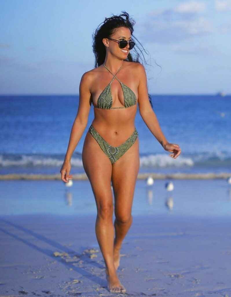 Nina Sicurella en bikini à Miami Beach
