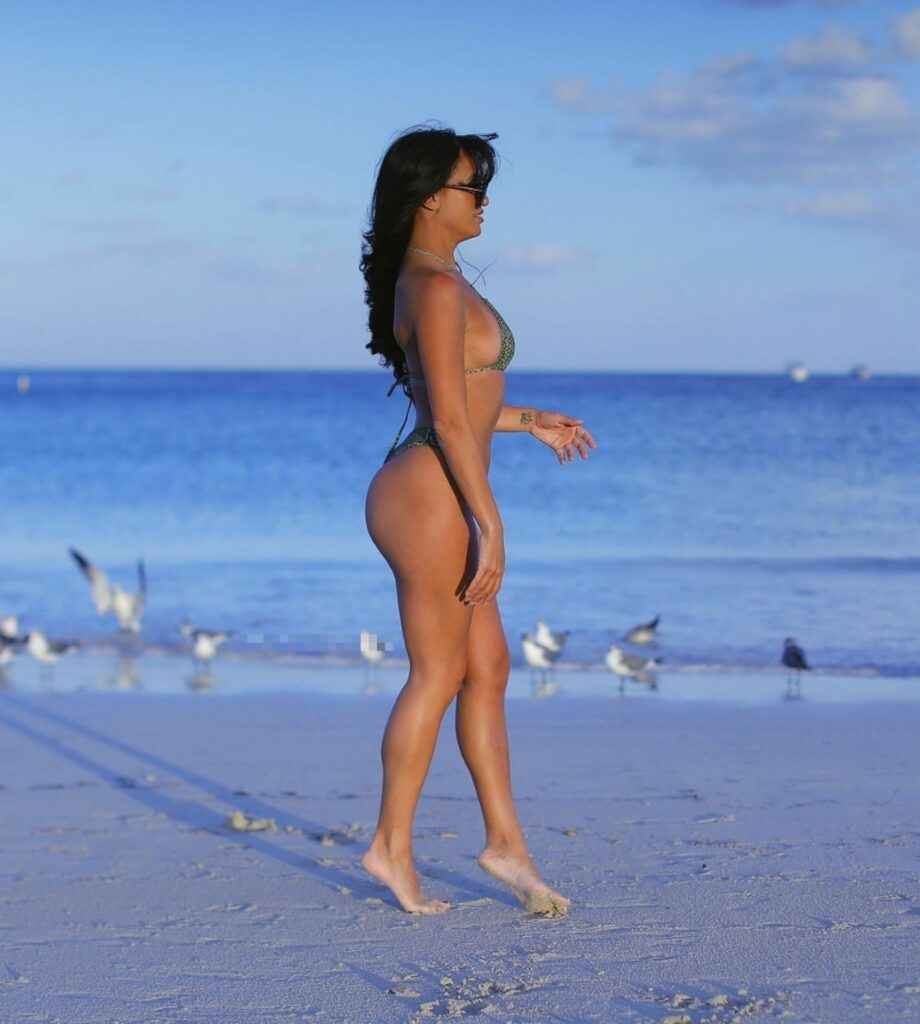 Nina Sicurella en bikini à Miami Beach