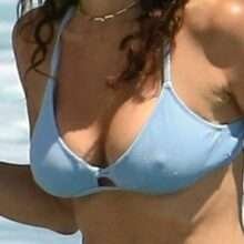 Betheny Frankel a les seins qui pointent en bikini