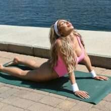 Farrah Abraham fait son yoga en maillot de bain