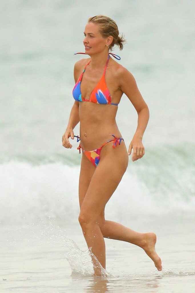 Lara Bingle en bikini à Sydney