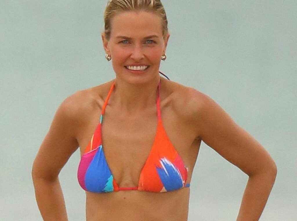 Lara Bingle en bikini à Sydney