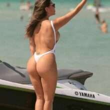 Liziane Gutierez les fesses à l'air en bikini