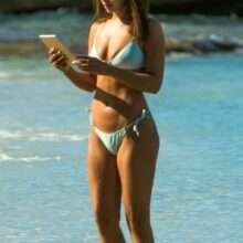 Montana Brown en bikini à La Barbade