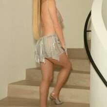 Paris Hilton sexy en mini-jupe