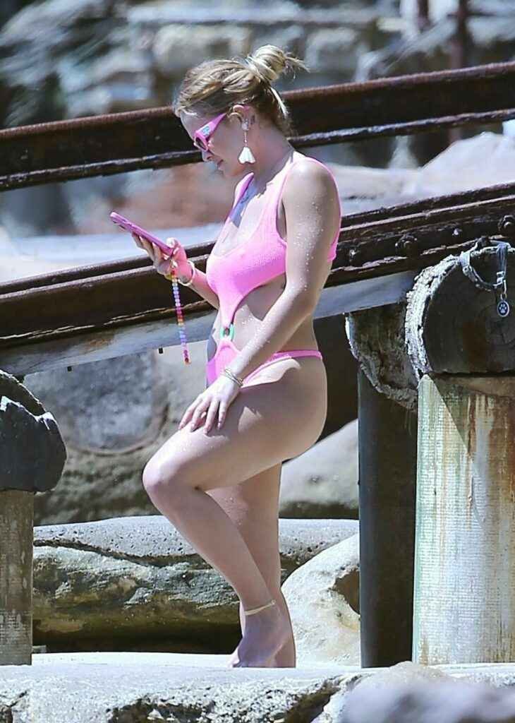 Rita Ora sexy en maillot de bain à Sydney