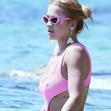 Rita Ora sexy en maillot de bain à Sydney
