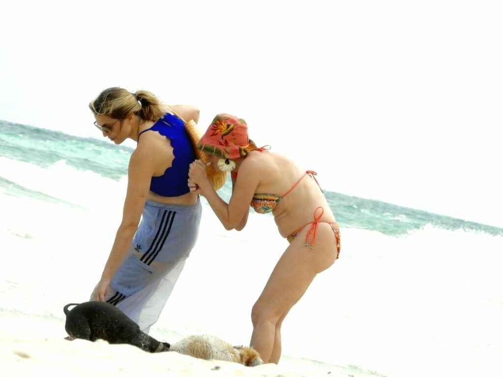 Rose McGowan en bikini au Mexique