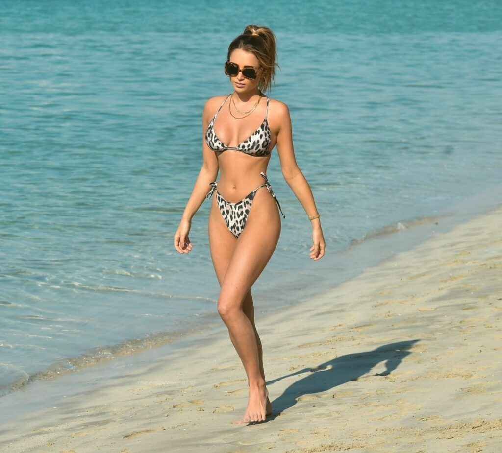 Georgia Harrison en bikini à Dubaï