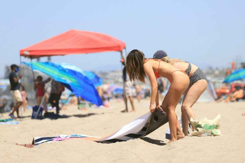 Jennifer Lahmers en bikini à Los Angeles