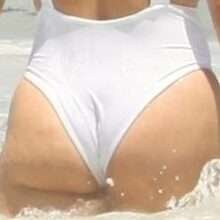 Julianne Hough sexy en maillot de bain