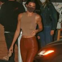 Le joli cul de Kendall Jenner dans un pantalon en cuir