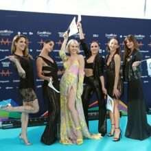 Elena Tsagrinou exhibe son décolleté et sa petite culotte au Concours de l'Eurovision 2021