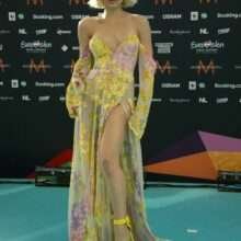 Elena Tsagrinou exhibe son décolleté et sa petite culotte au Concours de l'Eurovision 2021