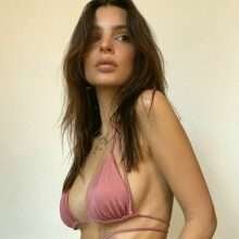 Emily Ratajkowski sexy en bikini
