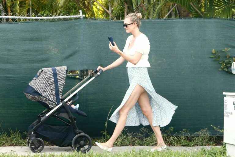 Karlie Kloss sexy à Miami
