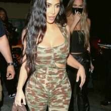 Kim Kardashian exhibe son décolleté à Hollywood