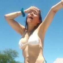 Alicia Arden toute chaude en bikini