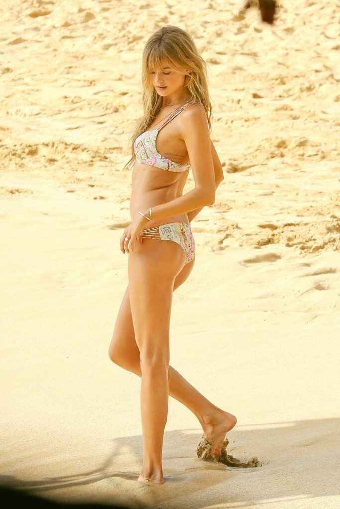 Behati Prinsloo super sexy en bikini