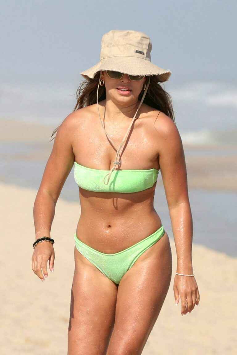 Brooks Nader en bikini à Montauk Beach