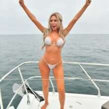 Farrah Abraham en bikini sur un yacht à Malibu