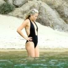 Kate Hudson en maillot de bain en Grèce