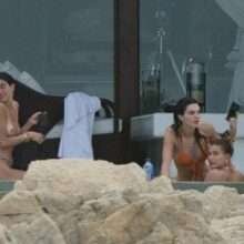Kendall Jenner et Hailey Baldwin prennent du bon temps en bikini