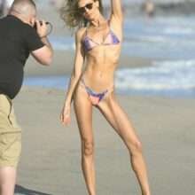 Ludi Delfino en bikini à Santa Monica