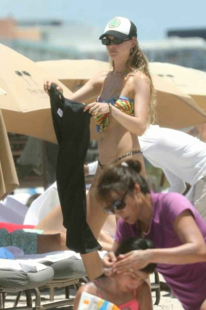 Behati Prinsloo en bikini à Miami