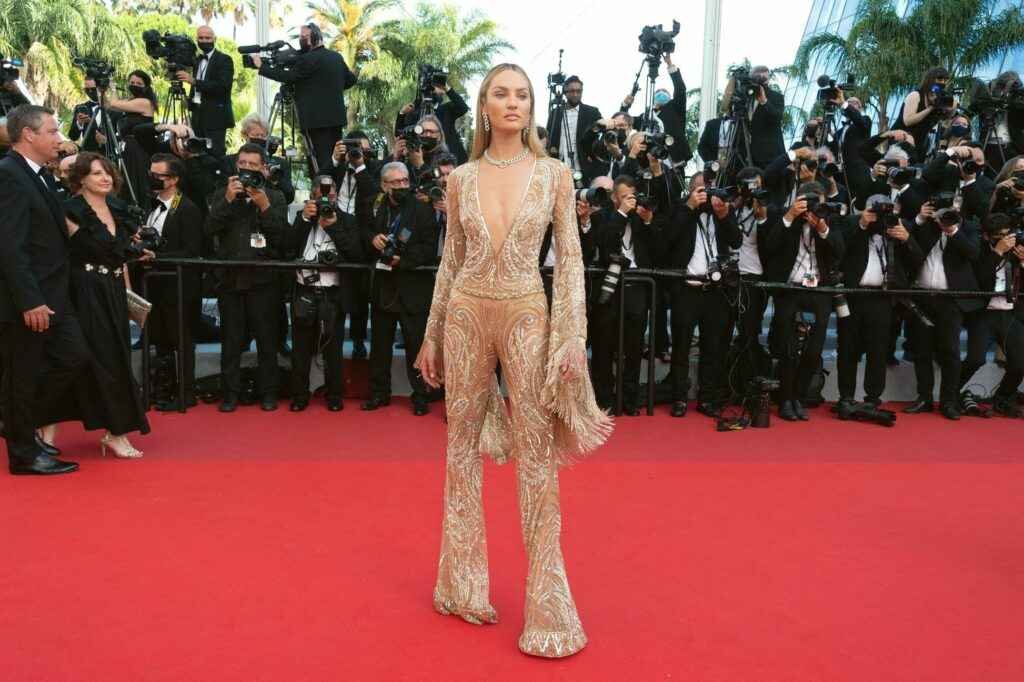 Candice Swanepoel super sexy au Festival de Cannes