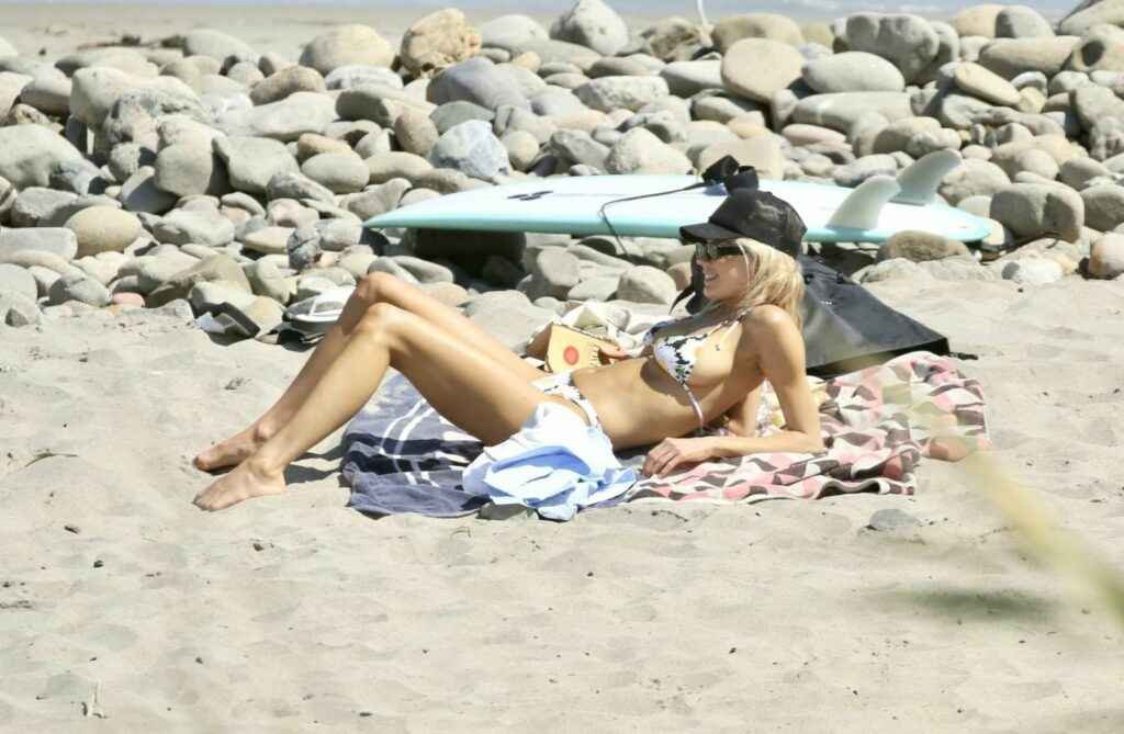 Charlotte McKinney en bikini à Los Angeles