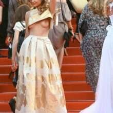 Qui est cette belle inconnue qui exhibe ses seins au Festival de Cannes ?