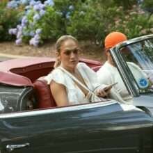 Jennifer Lopez exhibe son décolleté aux Hampton