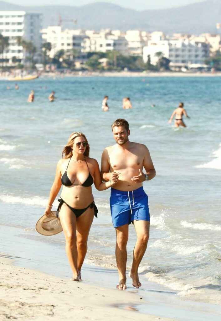 Jessica Paszka en bikini à Ibiza