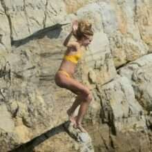 Kimberley Garner superbe en bikini à Antibes