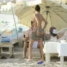 Lilly Becker toujours seins nus à la plage