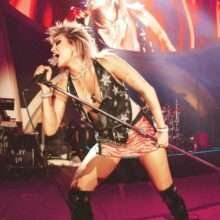 Miley Cyrus exhibe ses fesses en concert à Las Vegas