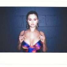 Selena Gomez en maillot de bain et bikini