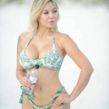 Bella Bunnie Amor en bikini à Miami Beach
