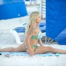 Bella Bunnie Amor en bikini à Miami Beach
