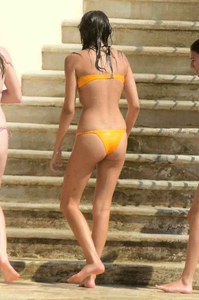 Cairo Dwek en bikini à Antibes