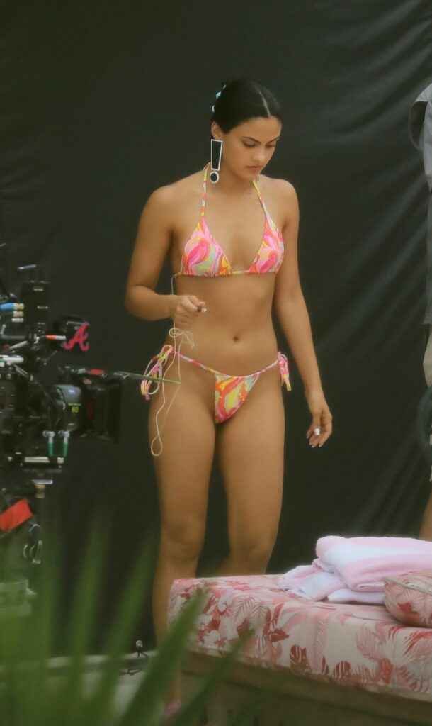 Camila Mendes en bikini à Miami