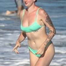 Ireland Baldwin en bikini à Malibu