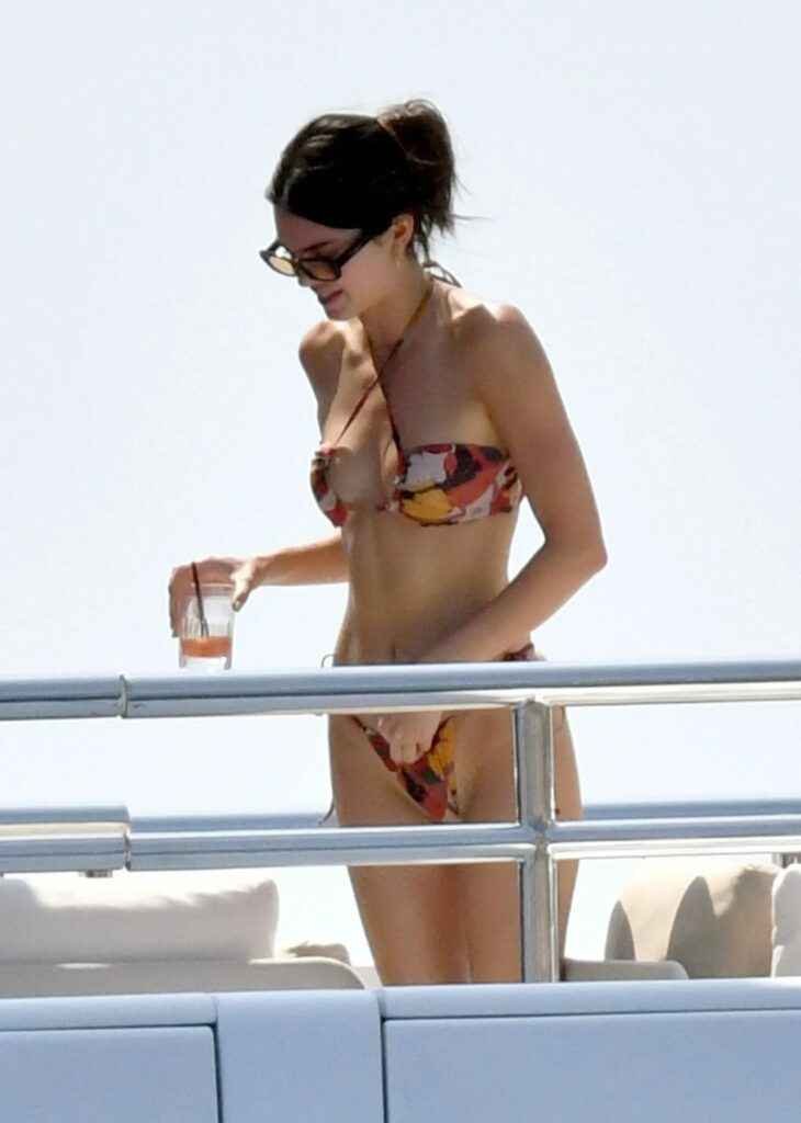 Kendall Jenner en bikini à Capri