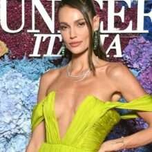 Marianne Fonseca sexy sans soutien-gorge pour l'UNICEF à Capri