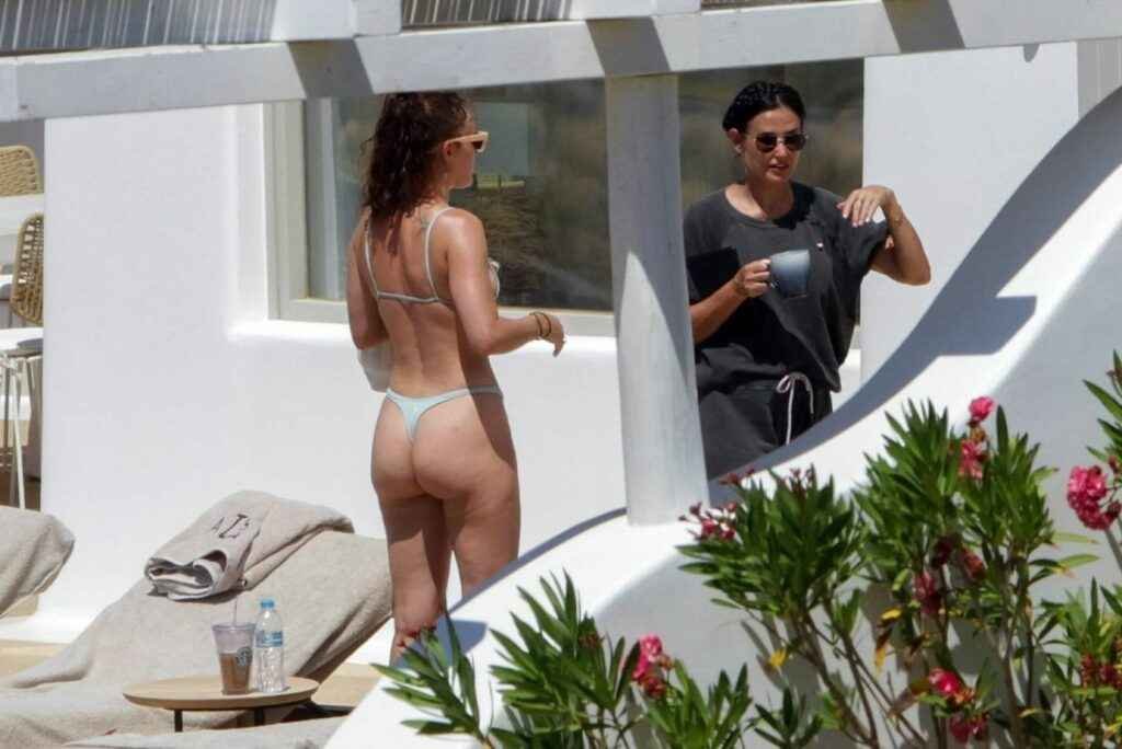 Rumer Willis en bikini à Mykonos, en compagnie de Demi Moore