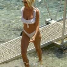 Victoria Silvstedt en bikini à Mykonos
