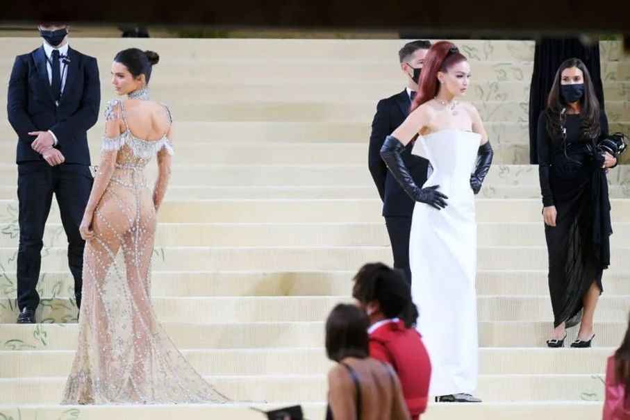 Kendall Jenner les fesses à l'air au MET Gala